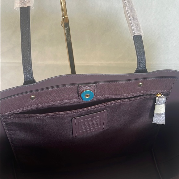 Coach  NWT , BLACK Color, Tote Bag . - Picture 9 of 10